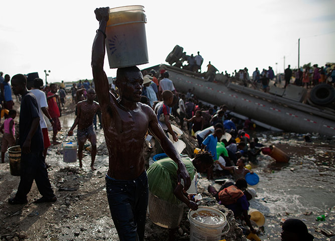 Haiti: People collect fuel in Haiti
