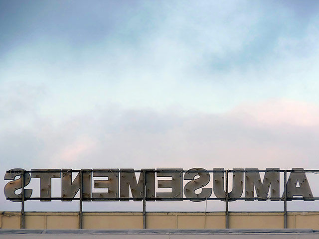 Your Pictures: Reverse: Your Pictures: Reverse - Amusement