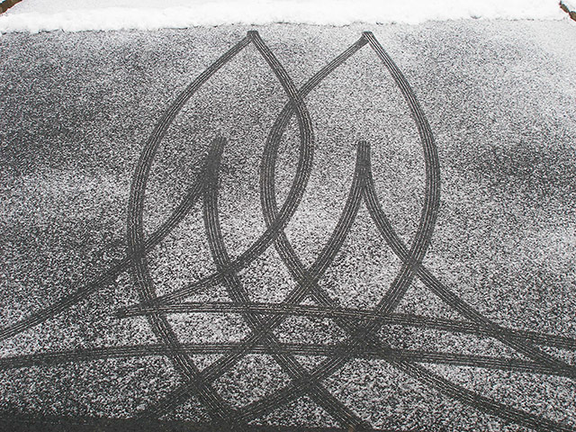 Your Pictures: Reverse: Your Pictures: Reverse - Tyre marks