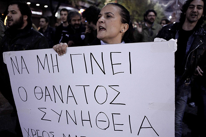 Greece unrest: People march in memort of 77-year-old man who shot himself - Athens