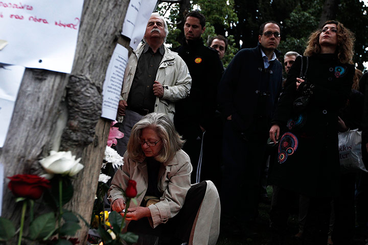 Greece unrest: Mourners gather at Syntagma Square