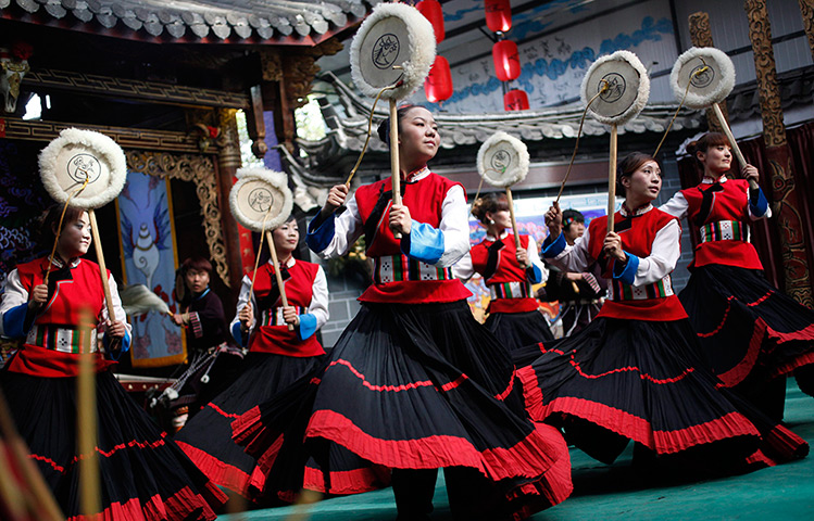 FTA: How Hwee Young: A traditional folk dance is performed in a culture show