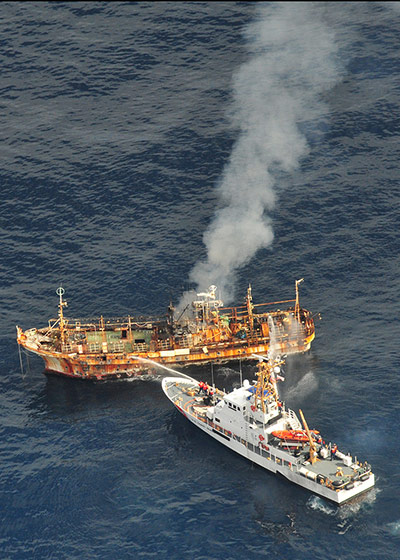 Ryou-Un Maru: The US coastguard douses the adrift Japanese fishing vessel with water
