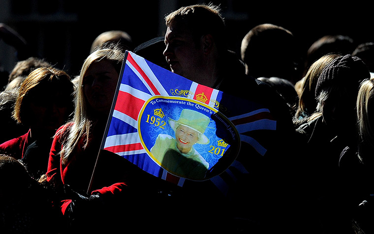 24 hours: York, England: Members of the public wait for Queen Elizabeth II 