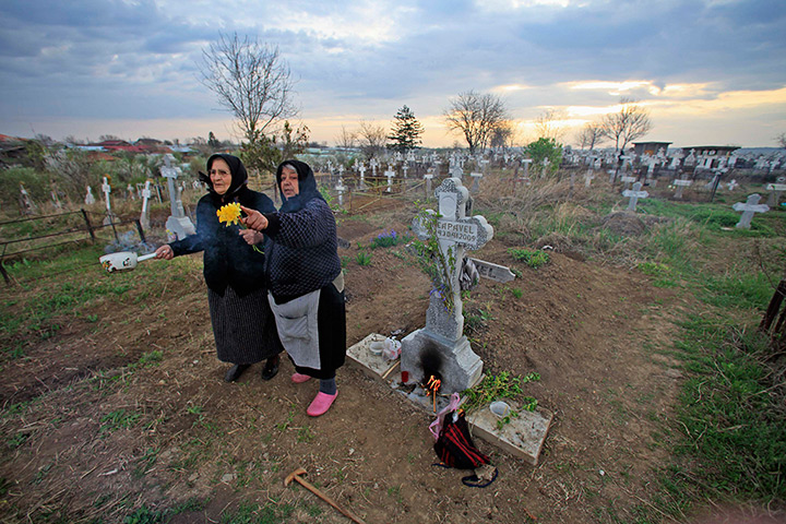 Easter Sunday: Women bring incense and flowers to the graves relatives on Palm Sunday