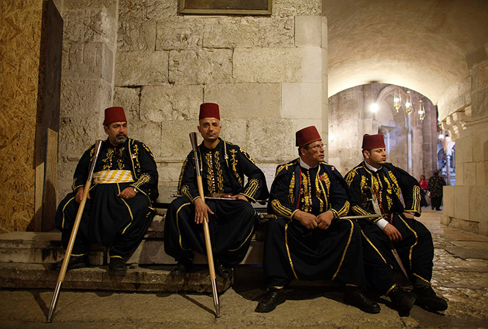 Easter Sunday: Traditional consular guards in the Church of Holy Sepulchre