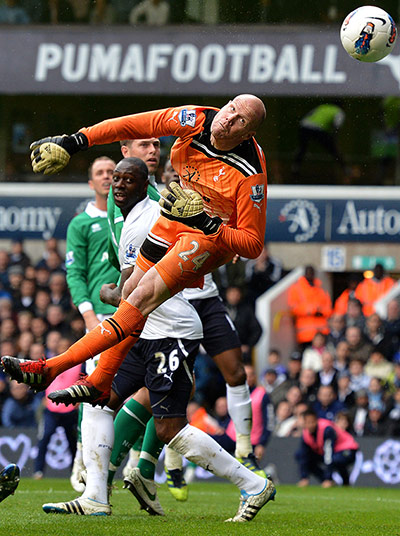 Brad-Friedel-acrobaticall-003.jpg