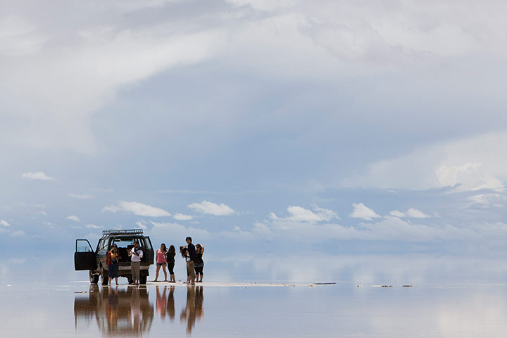 Bolivia travel: Travellers stop to take in the stunning scenery