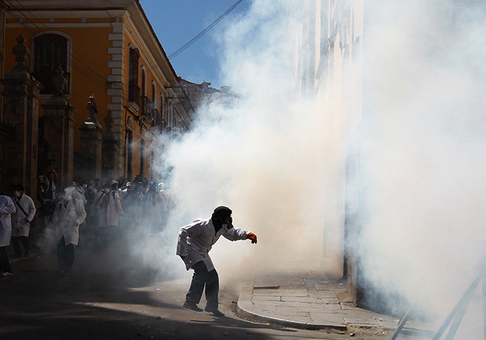 24 hours: Medical students' protest in Bolivia