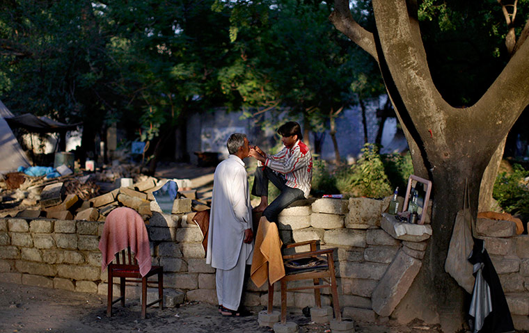 Barber: A barber in Pakistan