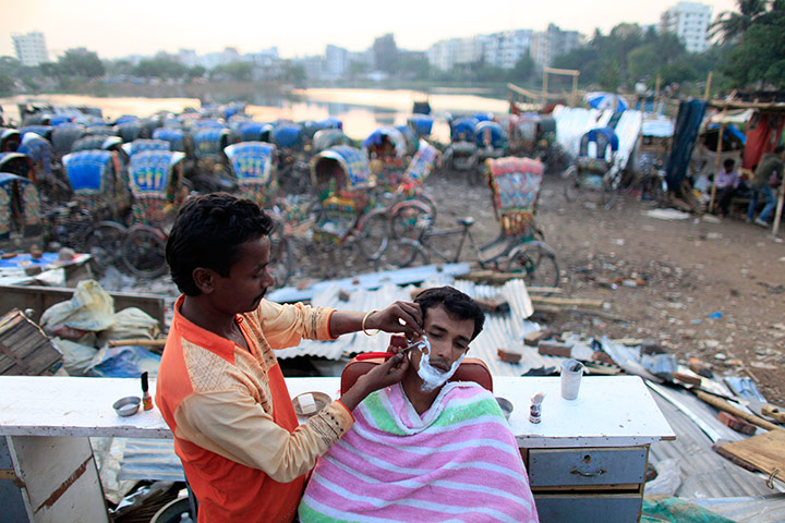 Barber: A barber in Dhaka