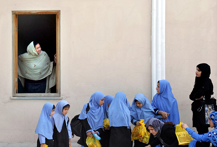 24 hours: Students visit a historical park  in Kabul
