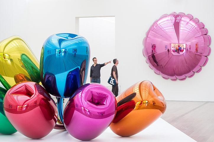 Picdesklive: Jeff Koons Exhibition