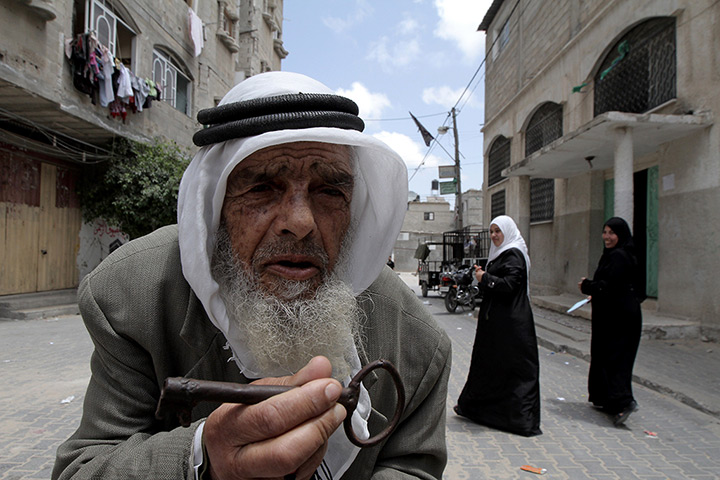 24 hours: Gaza Strip: Palestinian refugee holds a key symbolising the homes left 