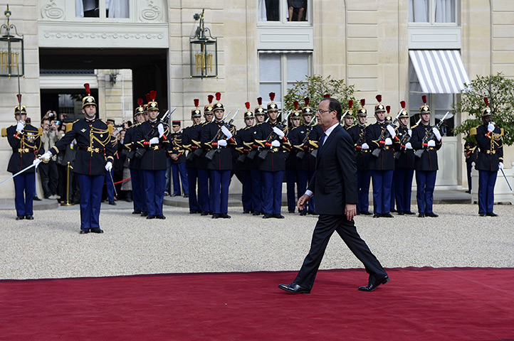 Hollande investiture : France's president-elect Francois Hollande arrives at the Elysee