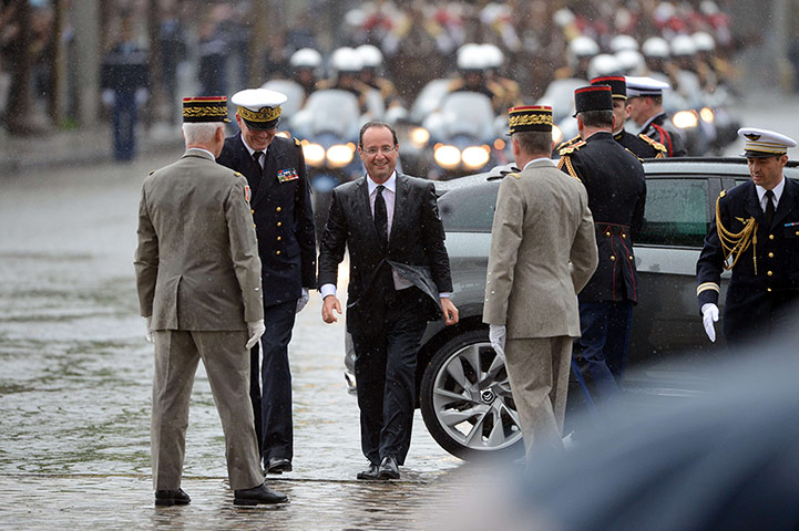 Picture desk live: Francois Hollande arrives to pay respect to the Unknown soldier