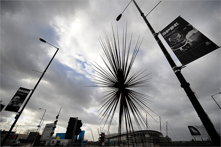 Heatherwick: The B of the Bang sculpture in Manchester