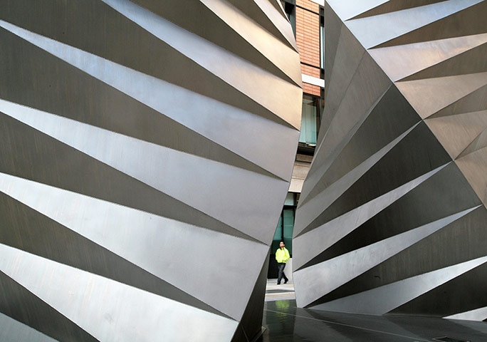 Heatherwick: Vent Structure in Paternoster Square London