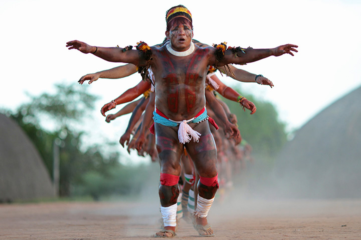 FTA: Ueslei Marcelino: Yawalapiti youth chief Anuia (front) leads a dance in the Xingu Park