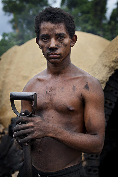 Pig iron in Brazil: Charcoal Camp Documentation, Amazon