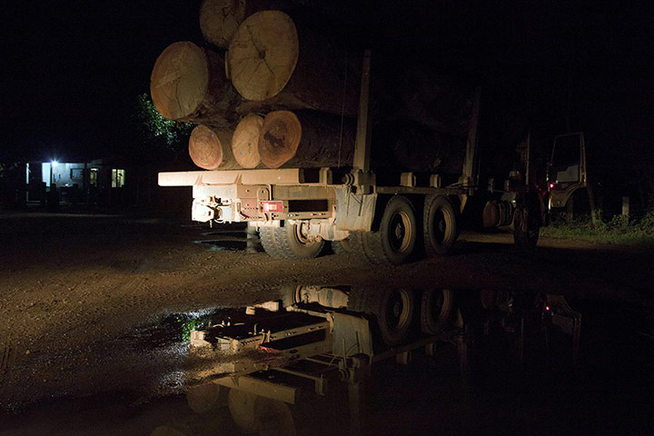Pig iron in Brazil: Charcoal Camp Documentation, Amazon