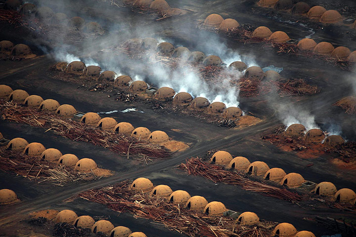 Pig iron in Brazil: Charcoal Camp Documentation, Amazon