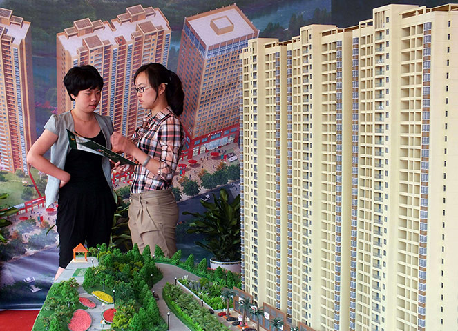 Picture desk live: A Chinese home buyer