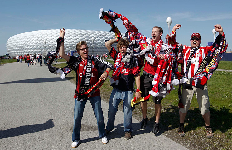 Before CL 3: Supporters of Bayern Munich