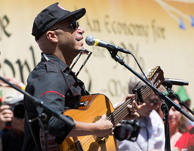 nato-summit-protest: Tom Morello Nato protest