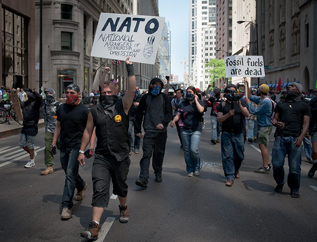 nato-summit-protest: Loop march Nato