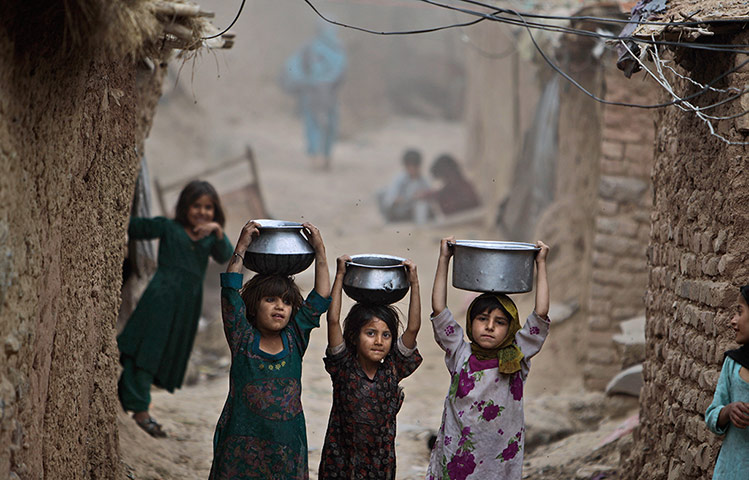 24 hours: Girls carry bowls of water on their heads in Islamabad