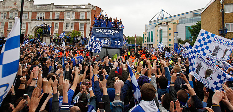 Chelsea parade: Fans and bus