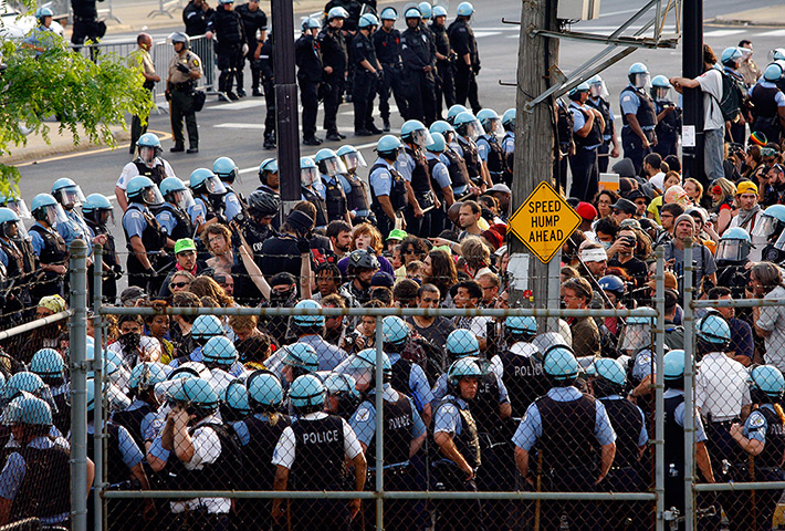 NATO summit protests: Police corral the last of the demonstrators on Cermak Avenue