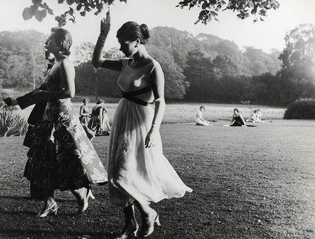 Glyndebourne: Festival goers in the gardens, 1955