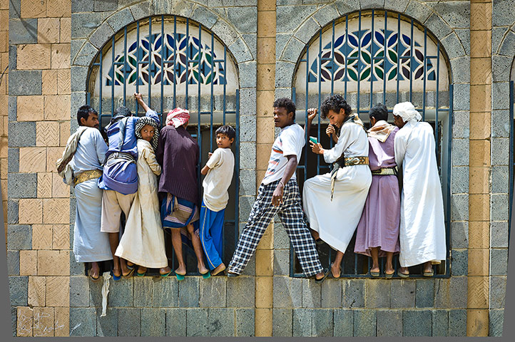 Yemen humanitarian crisis: Oxfam distributes cash transfers