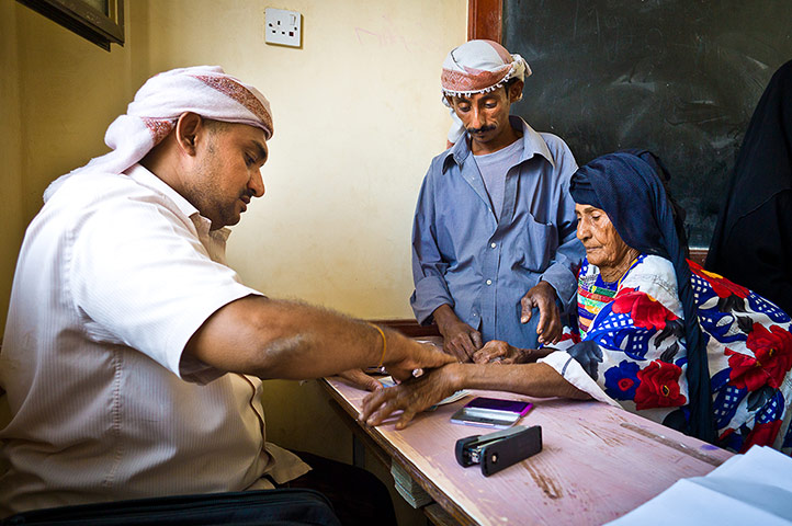 Yemen humanitarian crisis: Oxfam distributes cash transfers