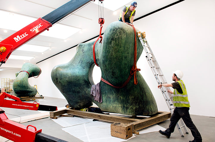 Henry Moore: Workmen position Henry Moore's Large Two Forms into the Gagosian Gallery
