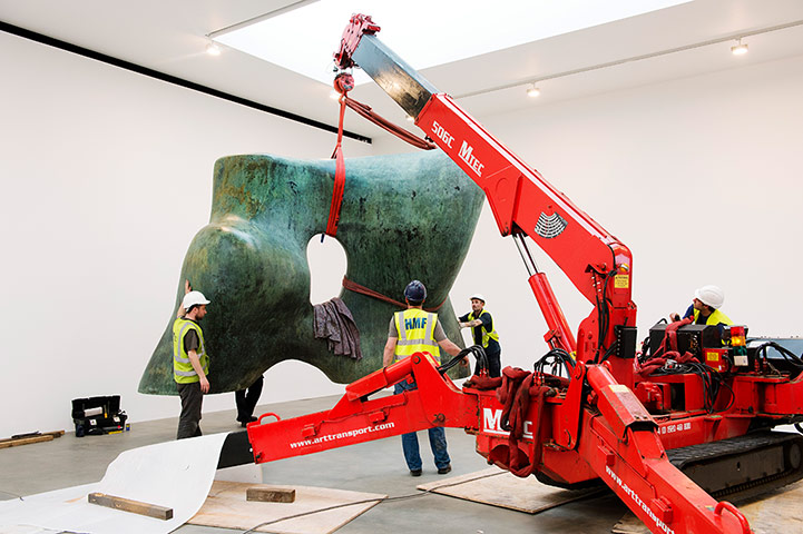 Henry Moore: One half of Henry Moore's Large Two Forms is lifted into place