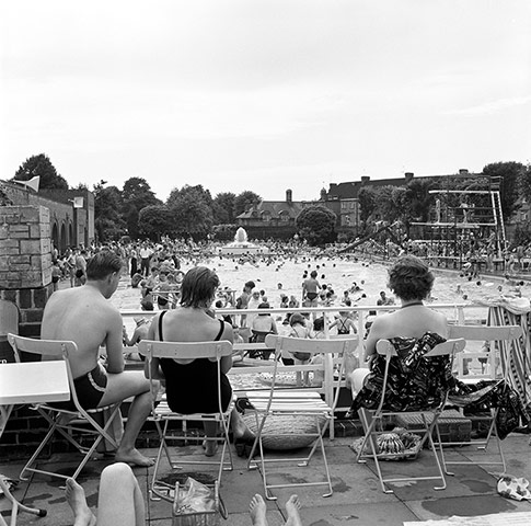 London Photographs: Twickenham Lido