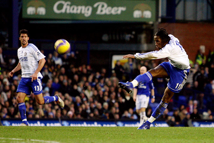 top 10 drogba goals: Didier Drogba scores for Chelsea against Everton