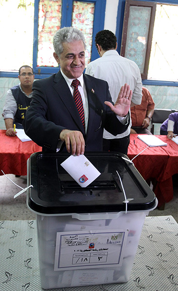Egypt election: Egyptian presidential candidate Hamdeen Sabahi casts his ballot