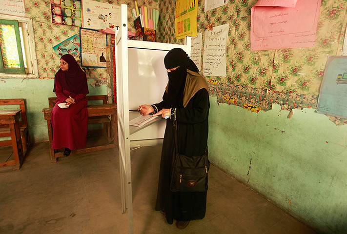 Egypt election: A woman marks her vote in Cairo