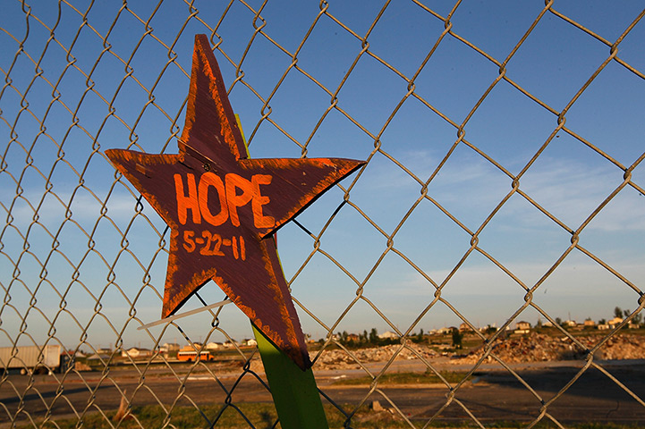 FTA: Joe Raedle: A sign reading Hope on a fence around the rubble of the Joplin High School 
