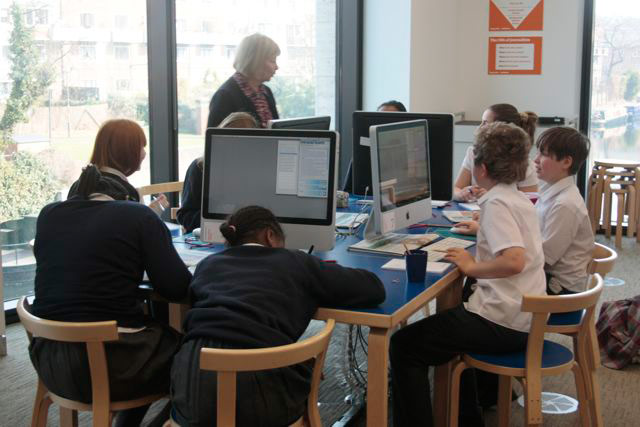 Education Centre visit: Education Centre - finding 5ws in stories