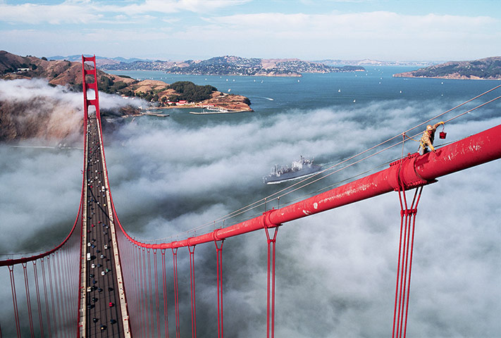 Golden Gate Bridge: Painter on the Golden Gate Bridge