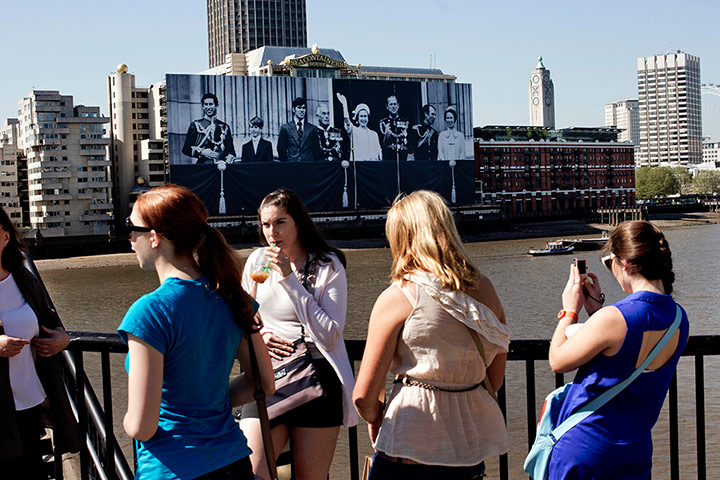 Picture Desk Live: Queen's jubilee poster