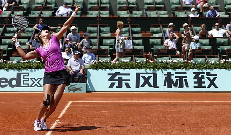 French Open Day 2: China's Na Li serves to Romania's Sorana