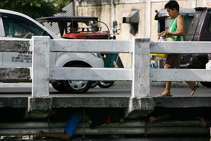 24 hours: Manila, Philippines: Homeless teenagers sleep under a bridge 