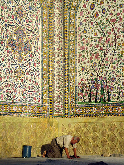 Your Pictures: Your Pictures: man praying in front of flower patterned tiles