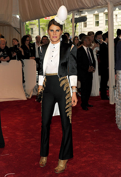 Anna Dello Russo: Anna Dello Russo egg hat